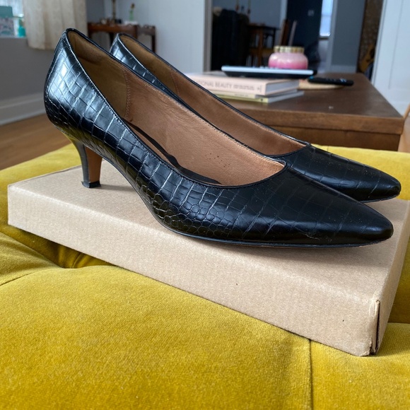 Clarks Shoes - Clark’s Croc Pattern 2 Inch Heels - Size 10